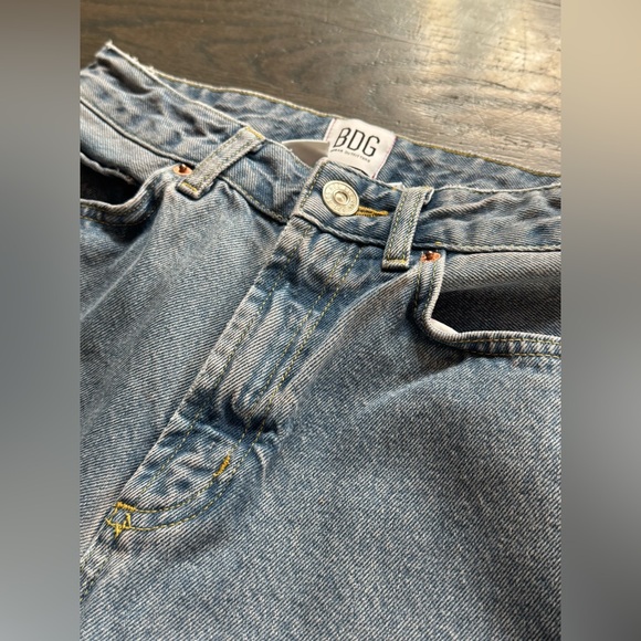 BDG  Urban Outfitters Mom High-Rise Straight Jeans with Raw Hem 25 - Picture 3 of 5